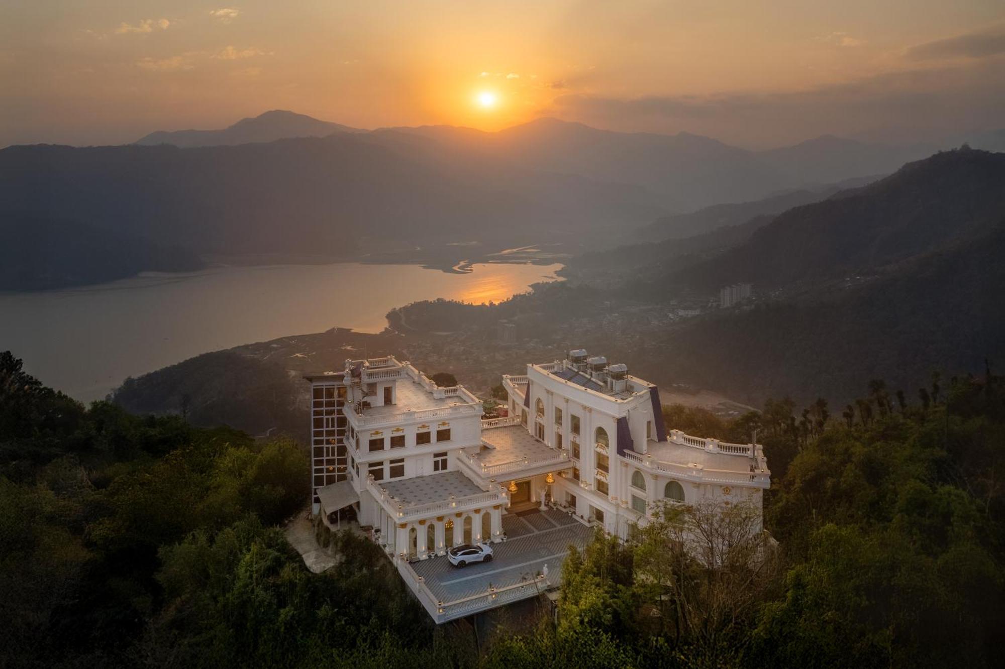 Le Glamour Resort & Wellness Spa Pokhara Exterior photo