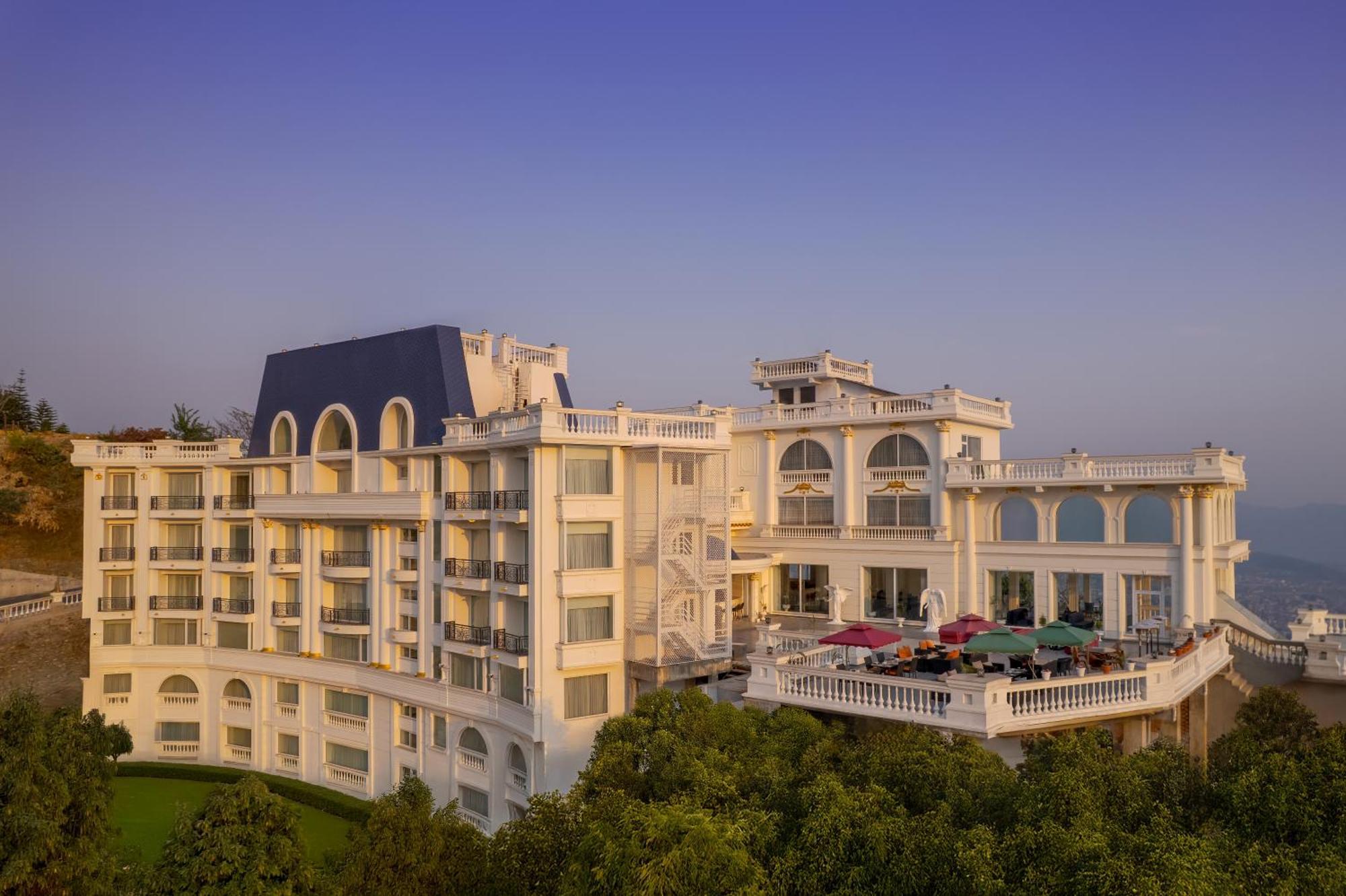 Le Glamour Resort & Wellness Spa Pokhara Exterior photo